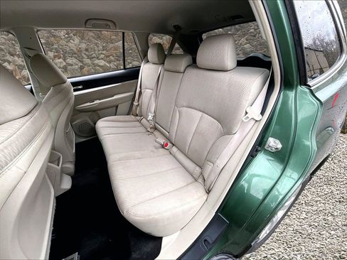 Used 2010 Subaru Outback 2.5i Premium AWD/4WD image 23