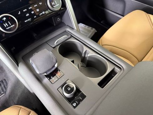 Used 2025 Land Rover Discovery Dynamic SE image 22