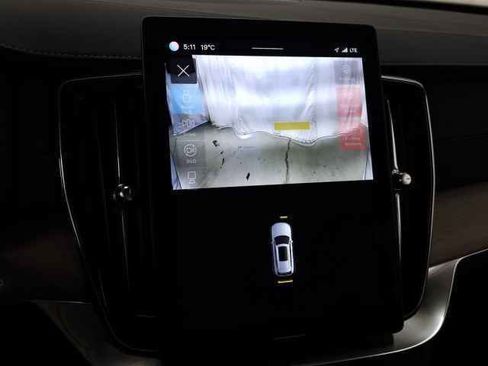 Certified 2025 Volvo XC90 B6 Plus image 30