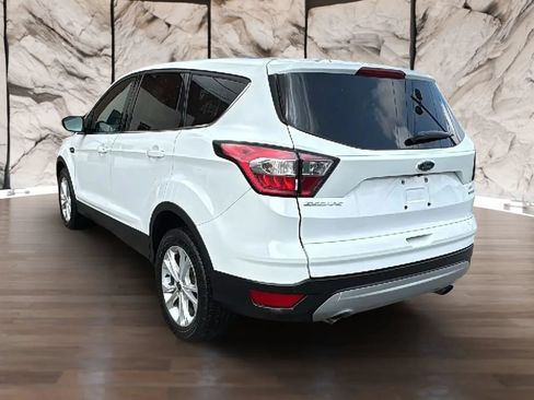 Used 2018 Ford Escape SE w/ Ford Safe & Smart Package FWD image 7