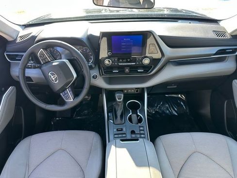 Certified 2024 Toyota Highlander LE image 22
