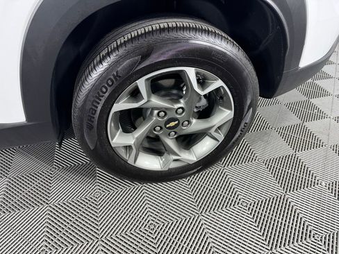 Used 2025 Chevrolet Trax LT w/ LT Convenience Package FWD image 44