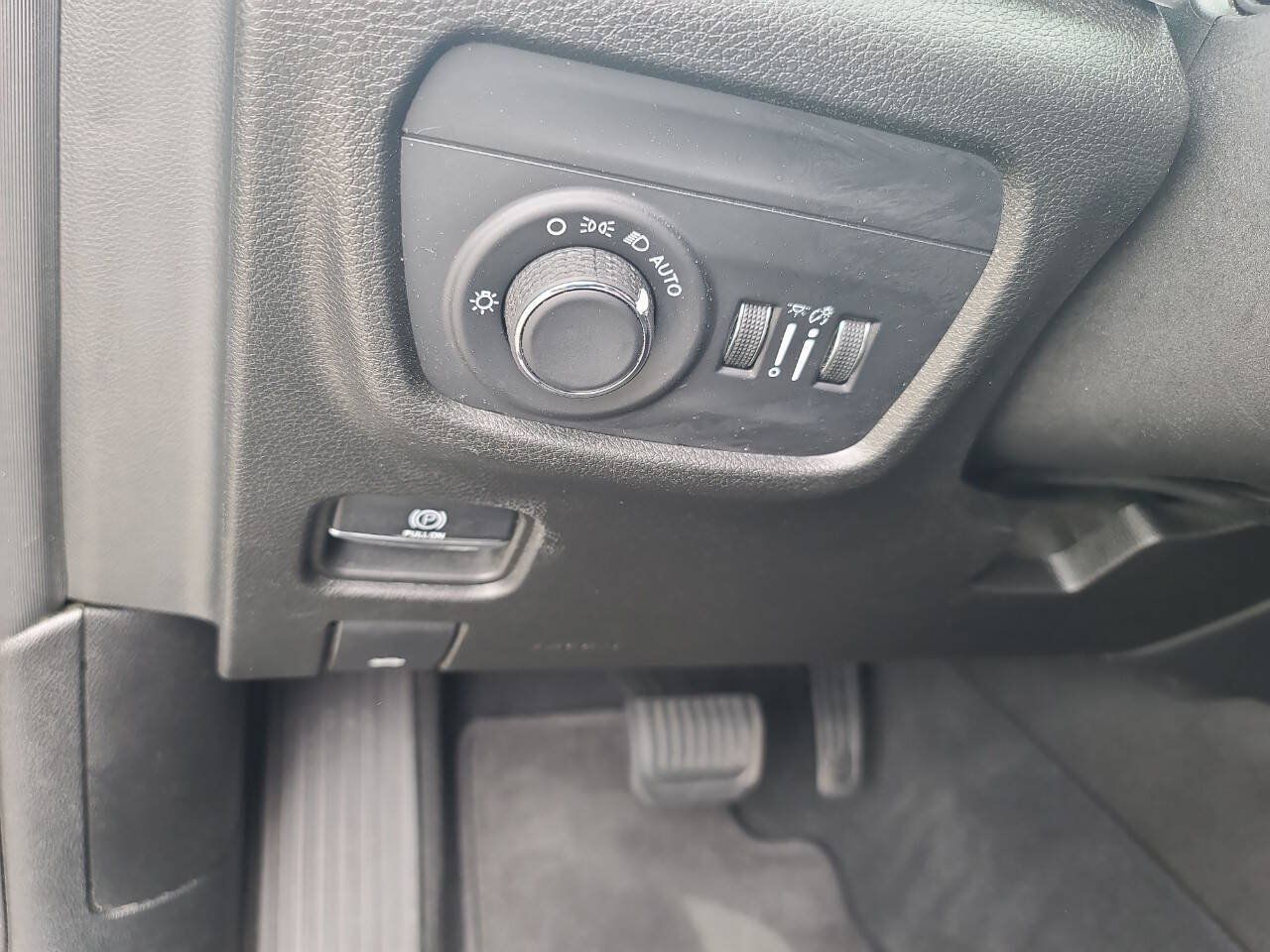 Used 2023 Jeep Grand Cherokee L Laredo RWD image 22