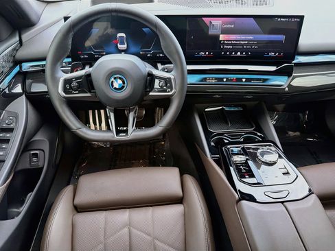 Certified 2024 BMW i5 eDrive40i w/ Executive Package RWD image 17