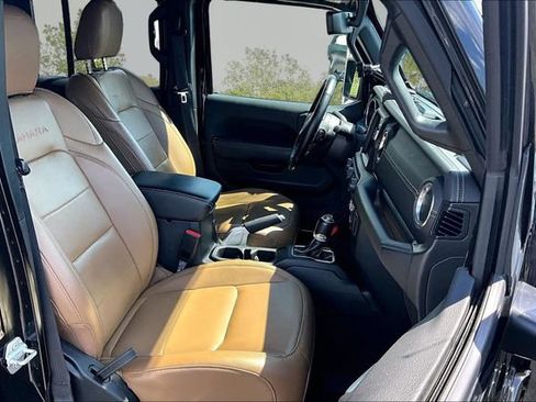 Used 2021 Jeep Wrangler Unlimited Sahara w/ Cold Weather Group AWD/4WD image 6