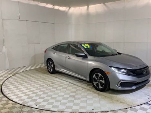 Used 2019 Honda Civic LX image 2