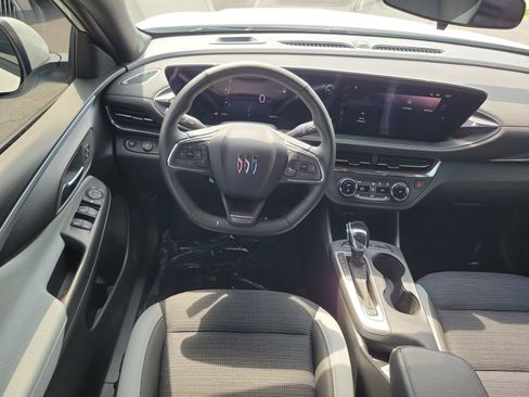 Used 2025 Buick Envista Preferred w/ Convenience I Package FWD image 9