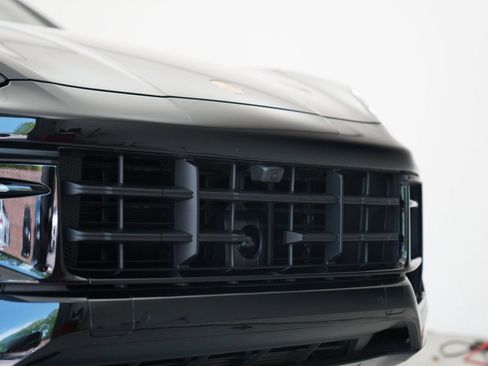 Used 2025 Porsche Cayenne GTS AWD/4WD image 6