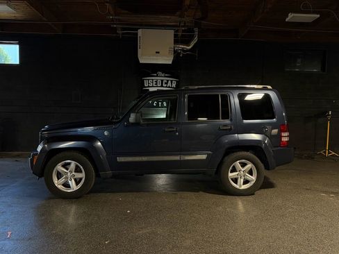 Used 2008 Jeep Liberty Limited w/ Premium Group AWD/4WD image 2