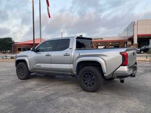 Certified 2025 Toyota Tacoma SR5 AWD/4WD image 7