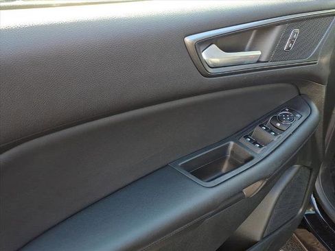 Certified 2022 Ford Edge SE w/ Black Appearance Package image 5