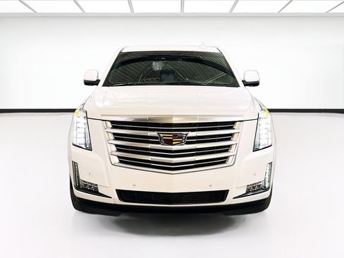 Used 2016 Cadillac Escalade Platinum image 2