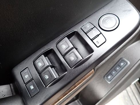 Used 2015 Chevrolet Suburban LT AWD/4WD image 19