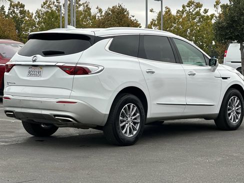 Used 2024 Buick Enclave Premium image 4