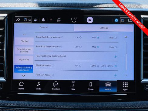 Used 2024 Chrysler Pacifica Pinnacle w/ Trailer Tow Group AWD/4WD image 10