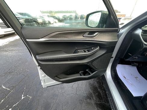 New 2026 Jeep Grand Cherokee Altitude AWD/4WD image 12