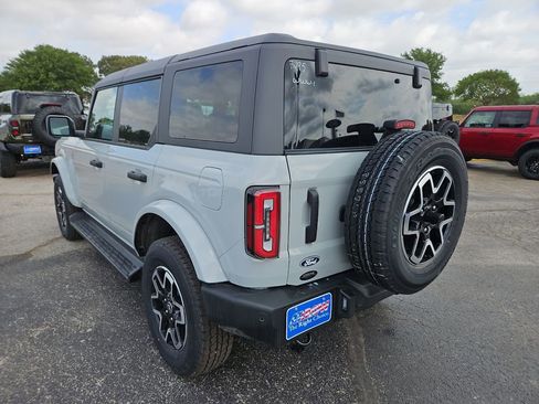 New 2026 Ford Bronco Outer Banks image 9