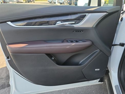 Used 2023 Cadillac XT6 Premium Luxury image 23