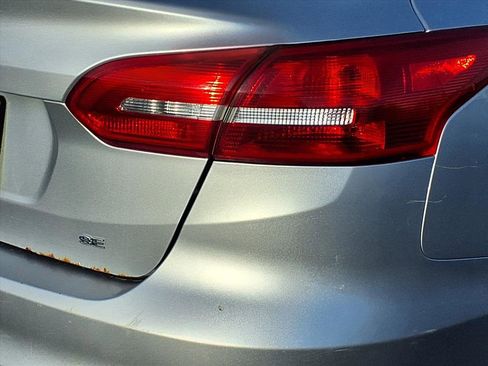 Used 2017 Ford Focus SE image 18