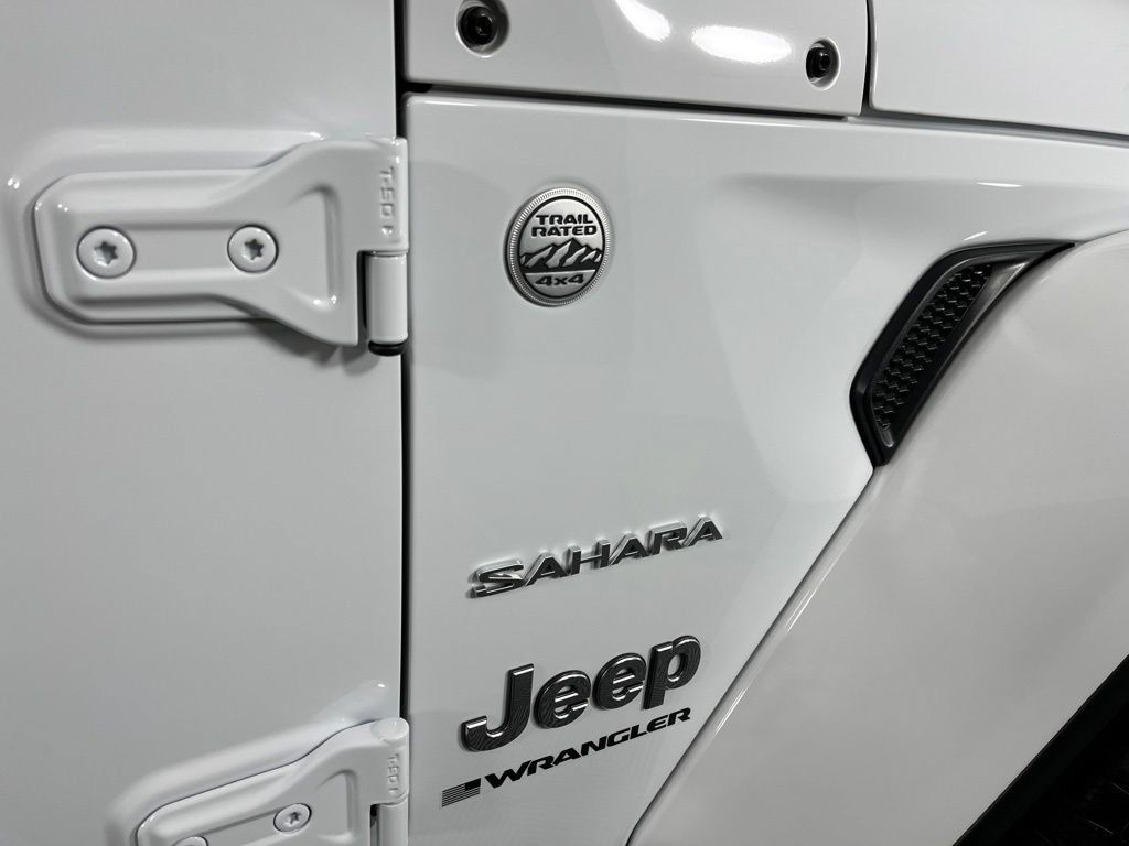Used 2024 Jeep Wrangler Unlimited Sahara AWD/4WD image 4