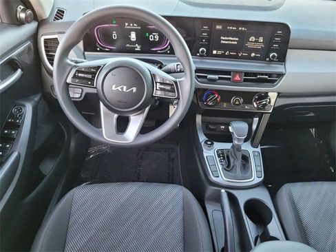 New 2025 Kia Seltos LX image 8