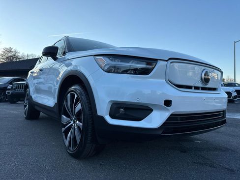 Used 2021 Volvo XC40 P8 Recharge w/ Climate Package image 9