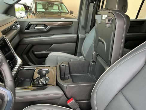 Used 2026 GMC Yukon Elevation AWD/4WD image 12