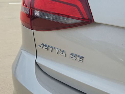 Used 2016 Volkswagen Jetta SE image 11