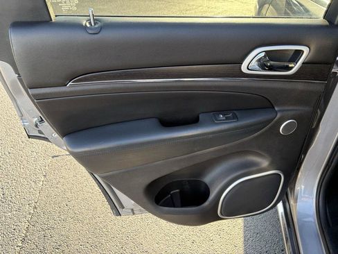 Used 2018 Jeep Grand Cherokee Summit image 16