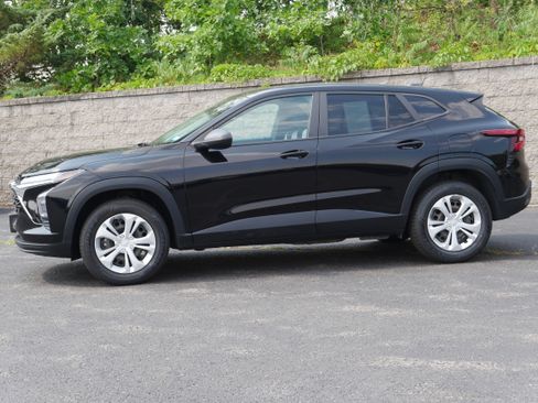Certified 2024 Chevrolet Trax LS FWD image 3