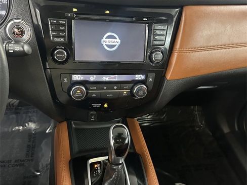 Used 2017 Nissan Rogue SL w/ SL Premium Package image 19