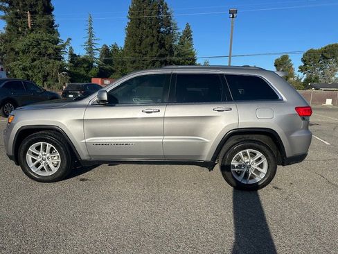 Used 2017 Jeep Grand Cherokee Laredo w/ Quick Order Package 2BE RWD image 4