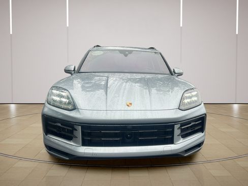 Certified 2025 Porsche Cayenne E-Hybrid AWD/4WD image 10
