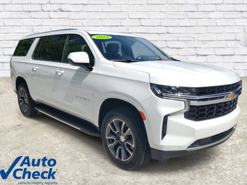 Used 2023 Chevrolet Suburban LS RWD image 4