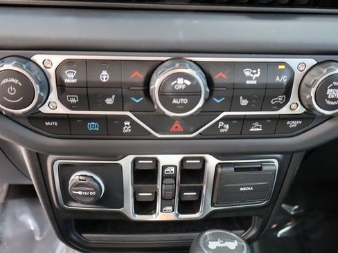 Used 2025 Jeep Wrangler Unlimited Sahara w/ Safety Group image 36