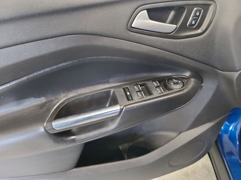 Used 2019 Ford Escape SEL image 9