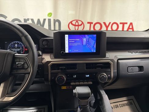 Used 2025 Toyota Tacoma SR5 AWD/4WD image 30