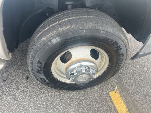 Used 2007 Chevrolet Silverado 3500 LT w/ Heavy-Duty Power Package image 2