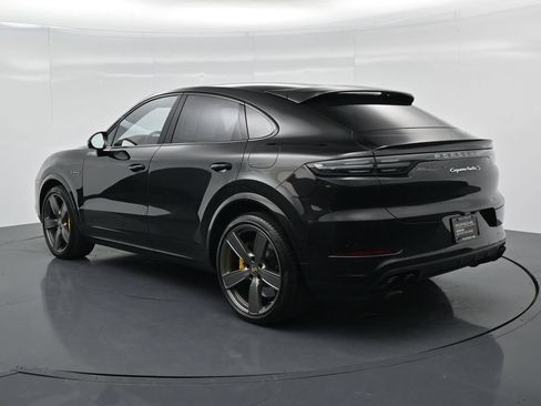 Certified 2023 Porsche Cayenne Turbo S AWD/4WD image 3