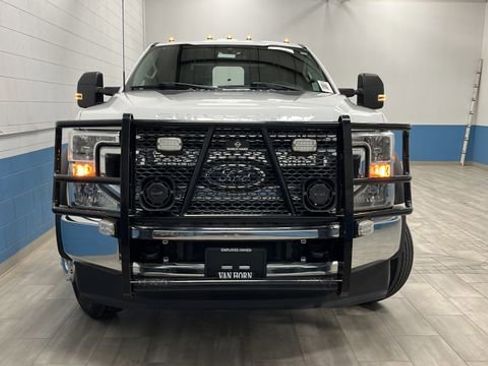 Used 2022 Ford F550 2WD Regular Cab Super Duty w/ XLT Value Package image 2