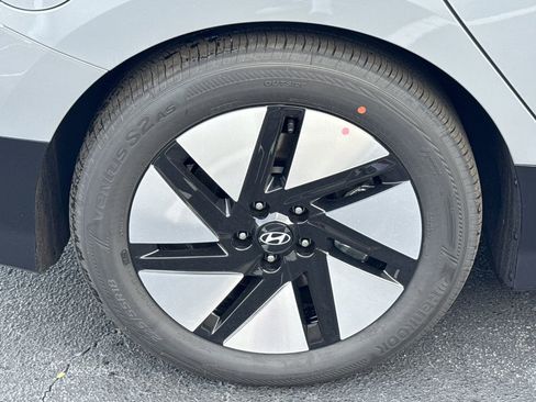 New 2025 Hyundai Ioniq 6 SE image 17