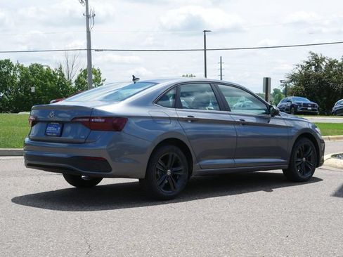 Certified 2022 Volkswagen Jetta SE FWD image 7