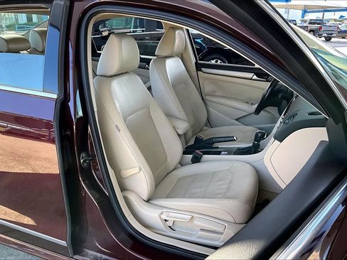 Used 2014 Volkswagen Passat TDI SE FWD image 9