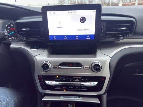 Used 2022 Ford Explorer XLT image 18