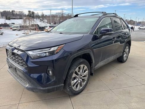 Used 2023 Toyota RAV4 XLE Premium image 3