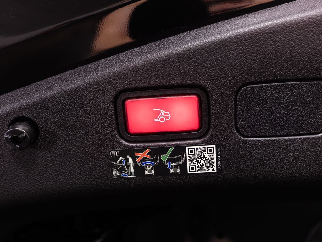 Used 2024 Mercedes-Benz CLE 450 4MATIC Cabriolet image 34