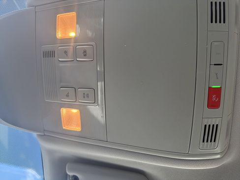 Used 2025 Volkswagen Taos S image 9