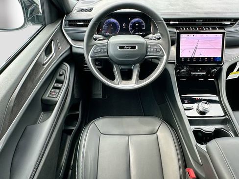 New 2025 Jeep Grand Cherokee Limited w/ Black Appearance Package image 16