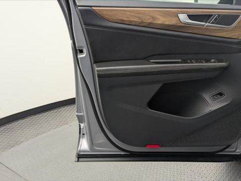 Used 2025 Volkswagen Atlas SE image 12