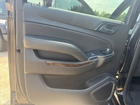 Used 2018 Chevrolet Suburban LT RWD image 33